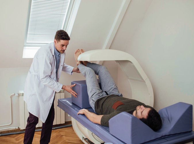 ¿Cómo se realiza la densitometría ósea?